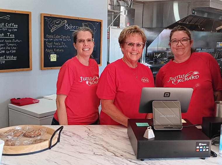 Justus-Orchard-Bakery-Staff